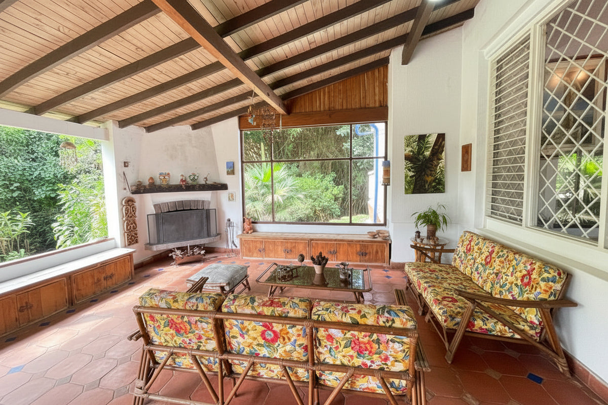 Casa de campo en la ciudad para Remodelar con Gran Lote de 1.155 m² en El Poblado