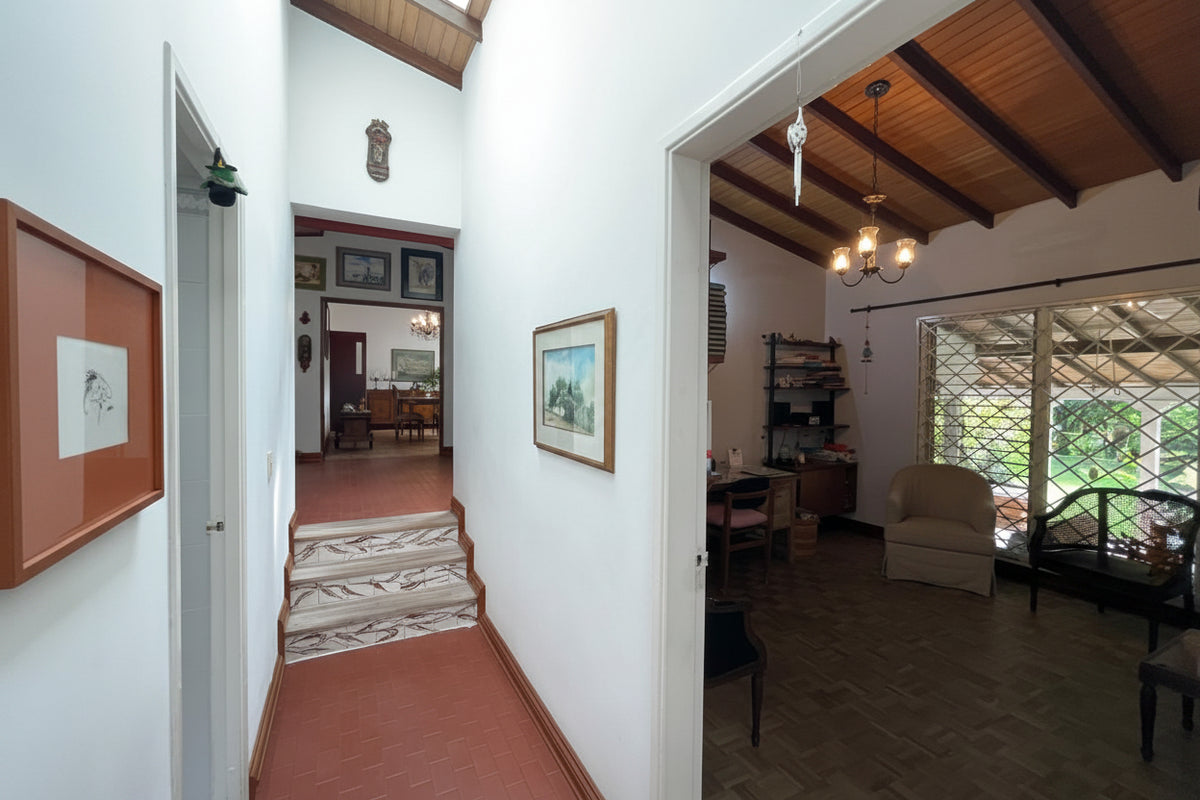 Casa de campo en la ciudad para Remodelar con Gran Lote de 1.155 m² en El Poblado