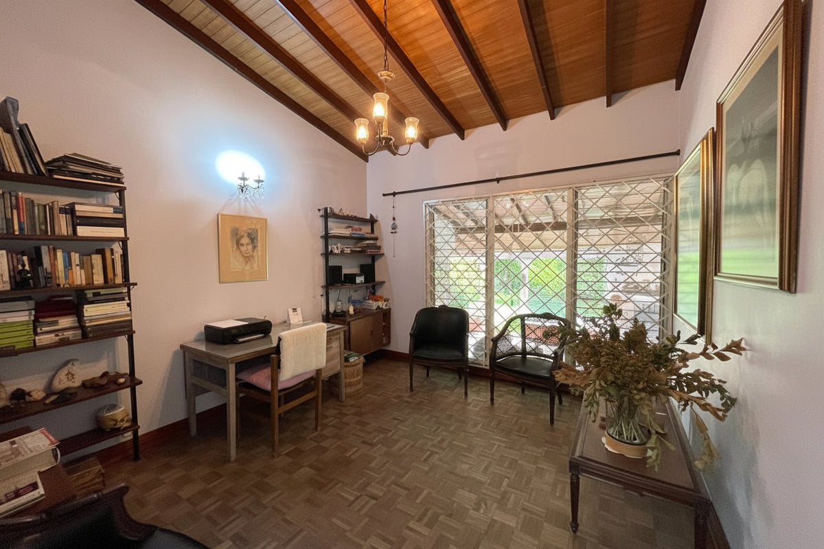 Casa de campo en la ciudad para Remodelar con Gran Lote de 1.155 m² en El Poblado