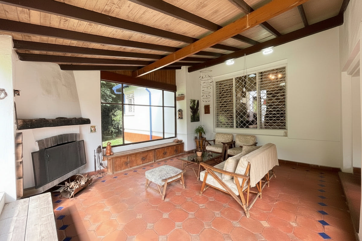 Casa de campo en la ciudad para Remodelar con Gran Lote de 1.155 m² en El Poblado