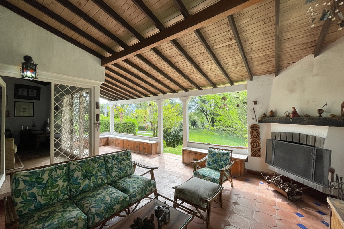 Casa de campo en la ciudad para Remodelar con Gran Lote de 1.155 m² en El Poblado