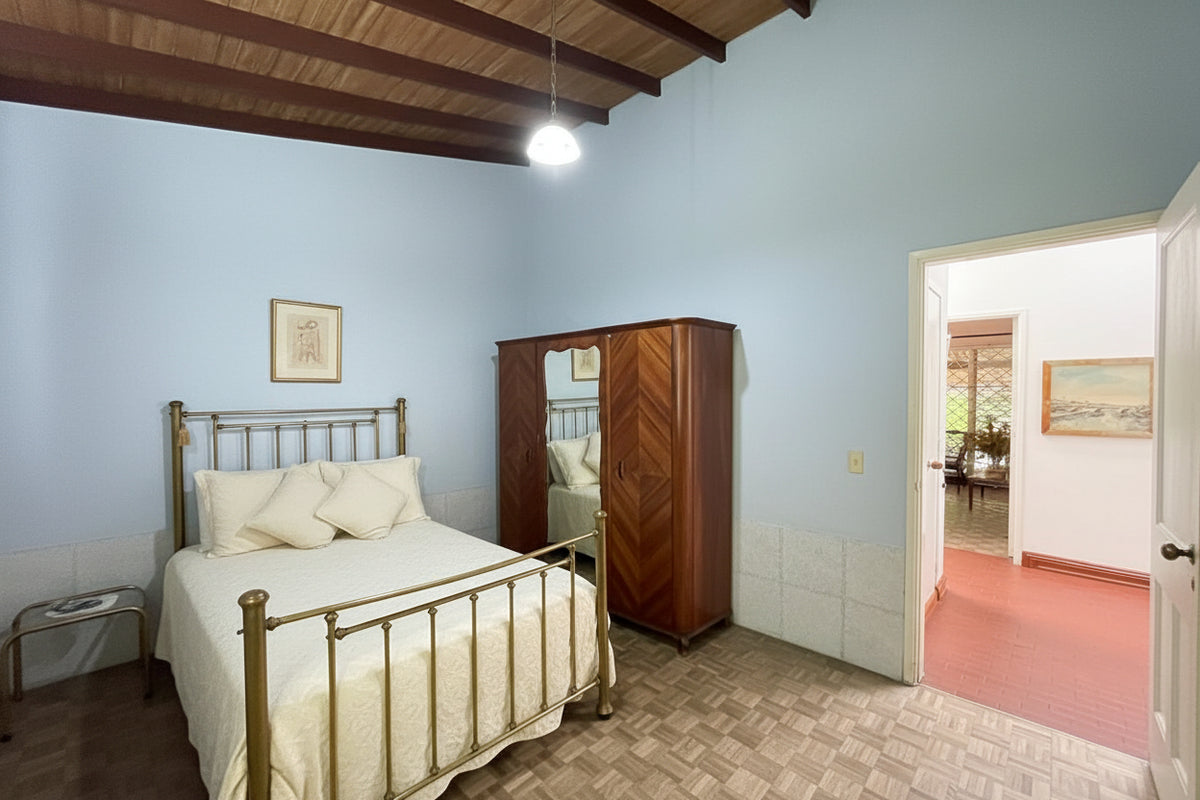 Casa de campo en la ciudad para Remodelar con Gran Lote de 1.155 m² en El Poblado