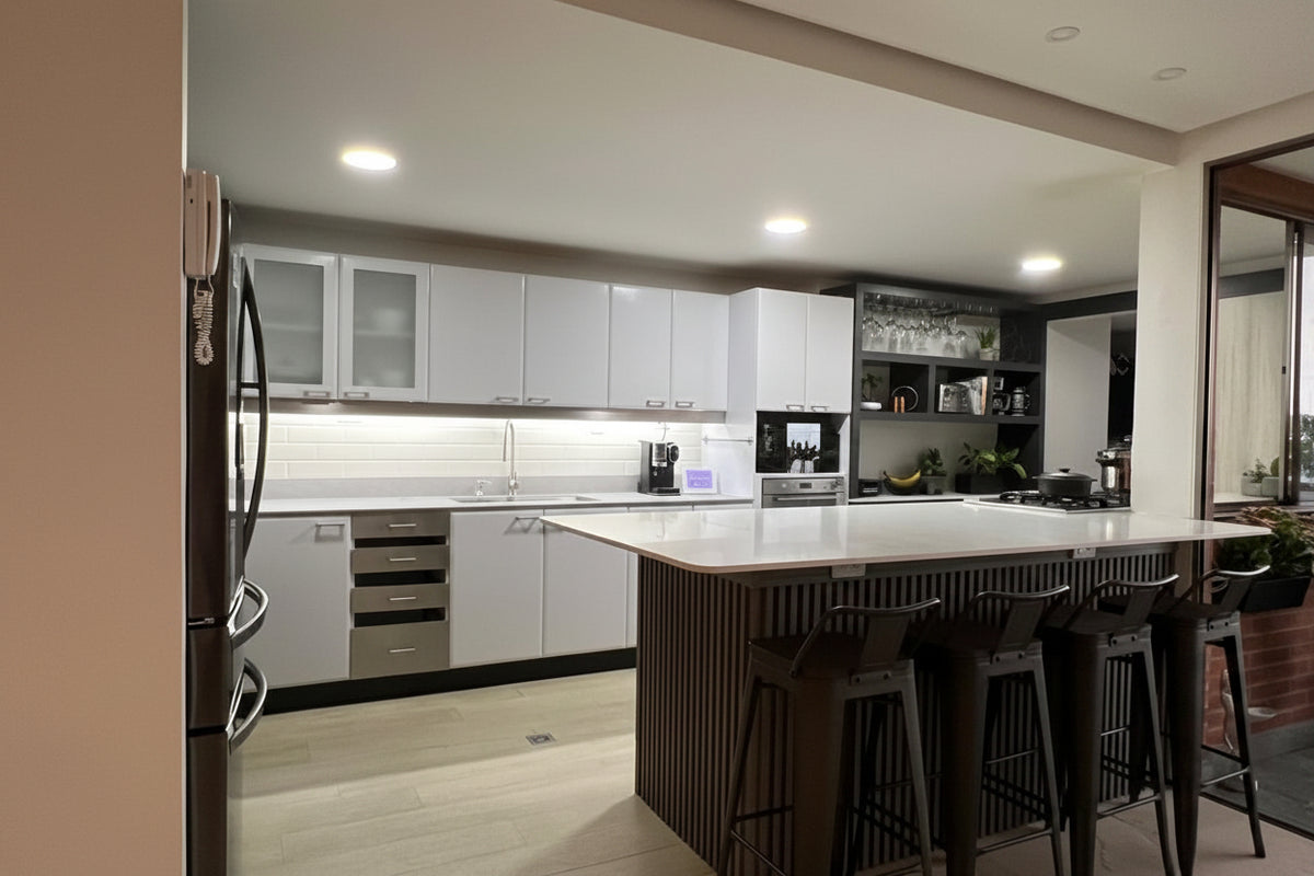 Amplio apartamento de 243 m² en piso alto con vista sector la Calera