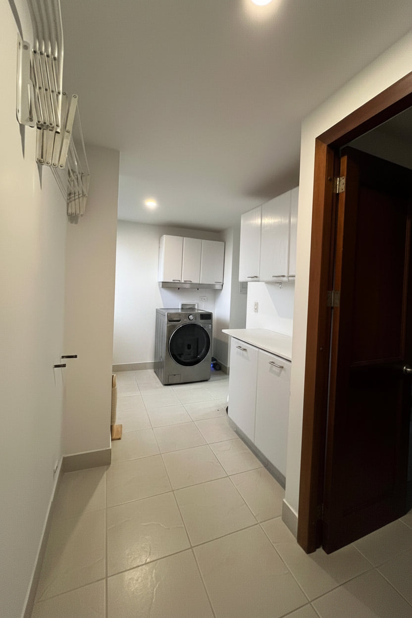 Amplio apartamento de 243 m² en piso alto con vista sector la Calera