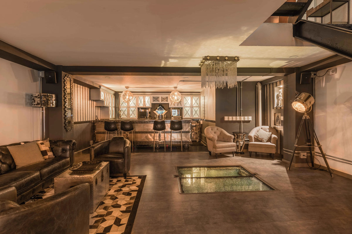 Casa en venta en Provenza, El Poblado, Medellín, ideal para inversión en rentas cortas. Propiedad con uso de suelo turístico, diseño clásico restaurado, ubicada en una de las zonas más cotizadas para Airbnb y proyectos hoteleros.