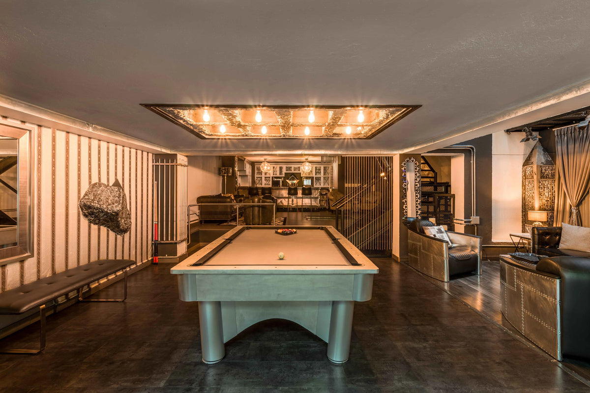 Casa en venta en Provenza, El Poblado, Medellín, ideal para inversión en rentas cortas. Propiedad con uso de suelo turístico, diseño clásico restaurado, ubicada en una de las zonas más cotizadas para Airbnb y proyectos hoteleros.