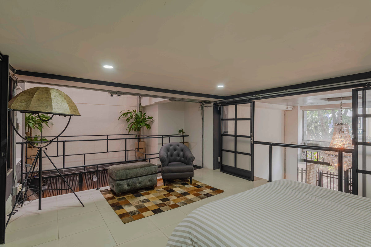 Casa en venta en Provenza, El Poblado, Medellín, ideal para inversión en rentas cortas. Propiedad con uso de suelo turístico, diseño clásico restaurado, ubicada en una de las zonas más cotizadas para Airbnb y proyectos hoteleros.