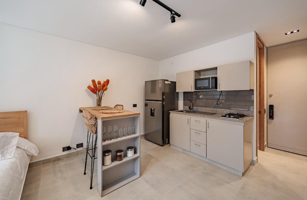 1BR Loft 5 minutes from Lleras Park