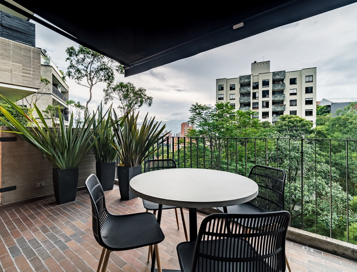 Boutique Apartment in Las Lomas Sector with Green View 2 BR