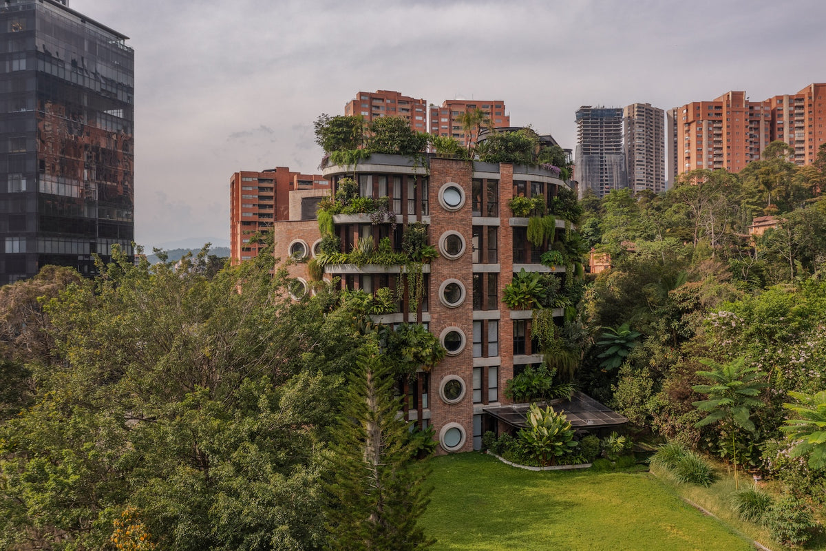 Modern apartment in El Tesoro, El Poblado – elegant design and spacious living space