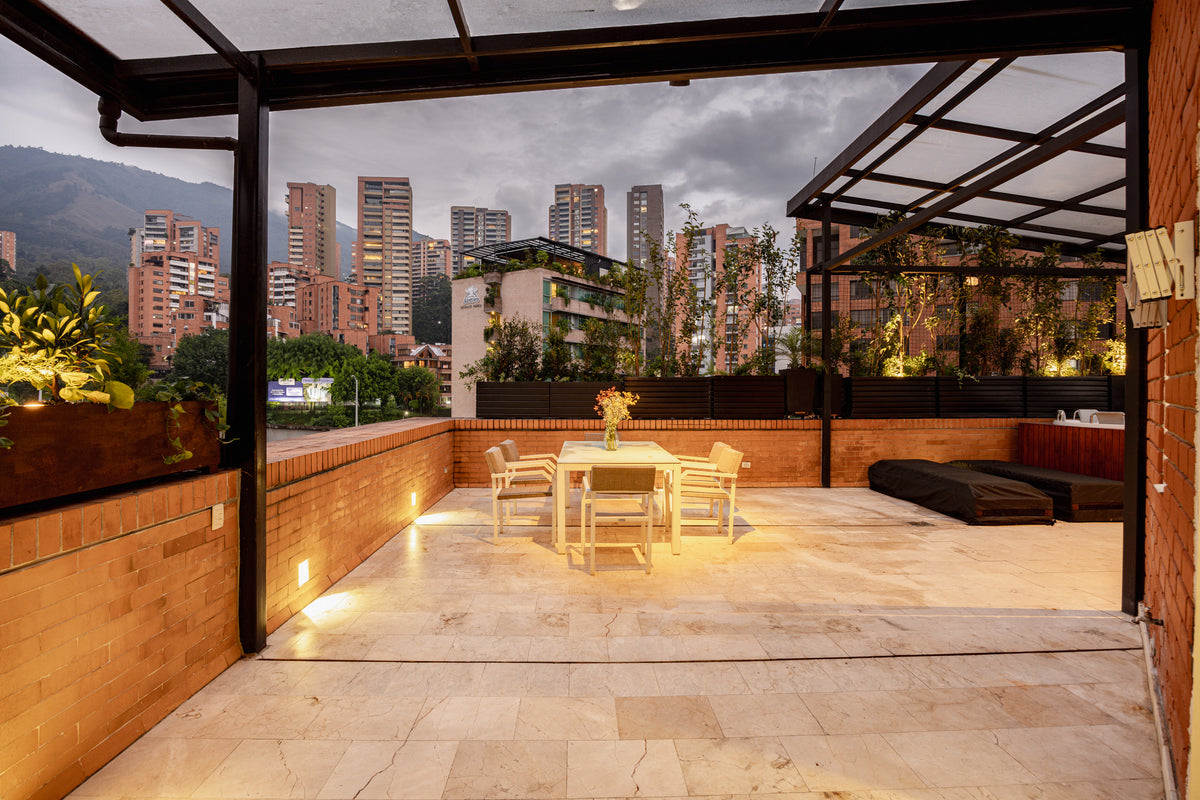 Penthouse Duplex con Rooftop, Jacuzzi & Turco Sector Provenza 3 BR