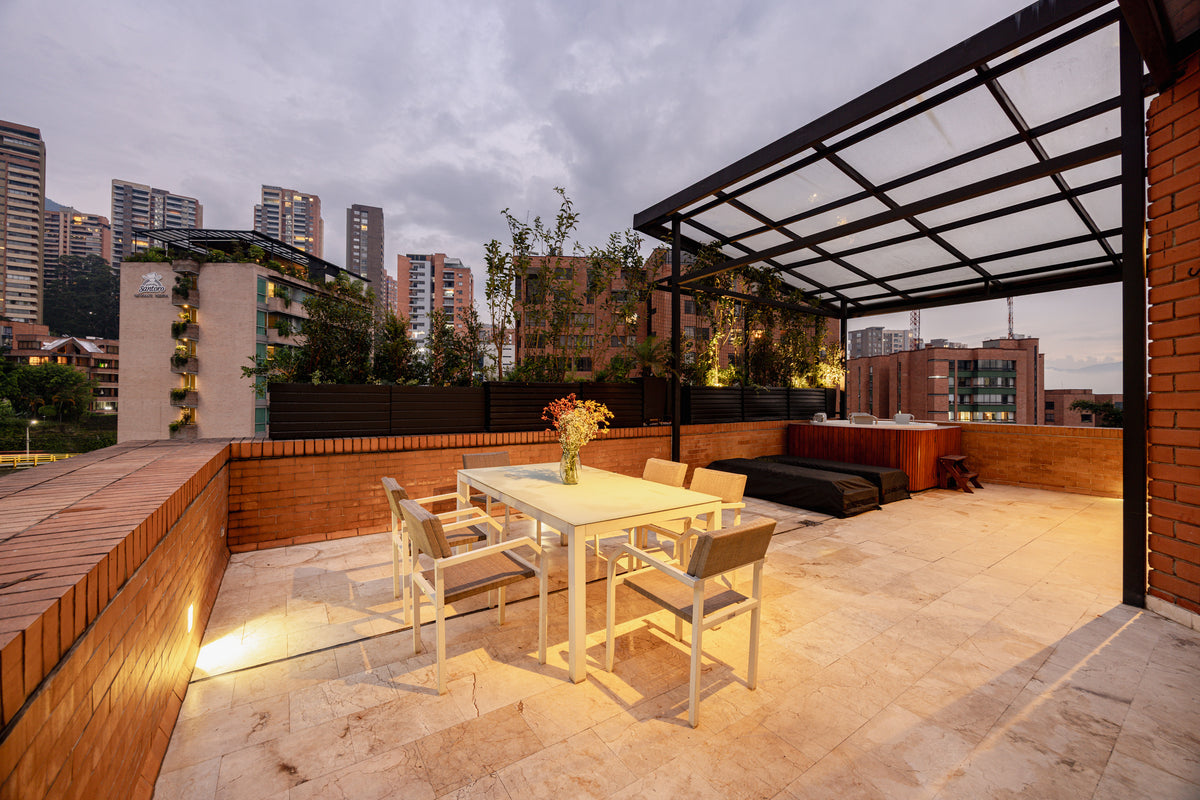 Penthouse Duplex con Rooftop, Jacuzzi & Turco Sector Provenza 3 BR