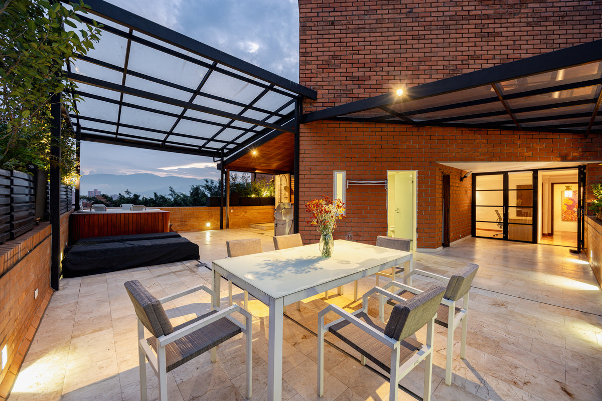 Penthouse Duplex con Rooftop, Jacuzzi & Turco Sector Provenza 3 BR