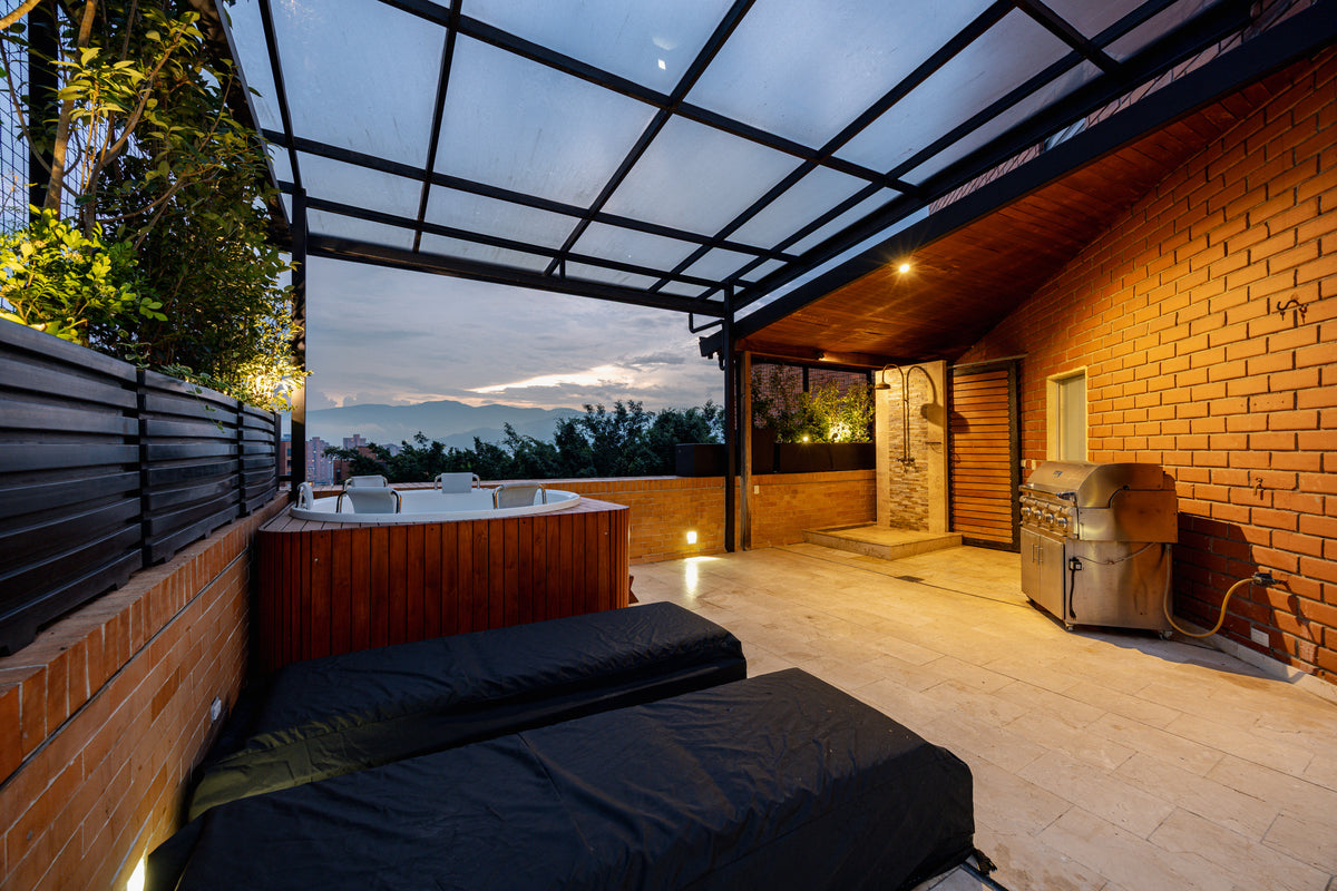 Penthouse Duplex con Rooftop, Jacuzzi & Turco Sector Provenza 3 BR