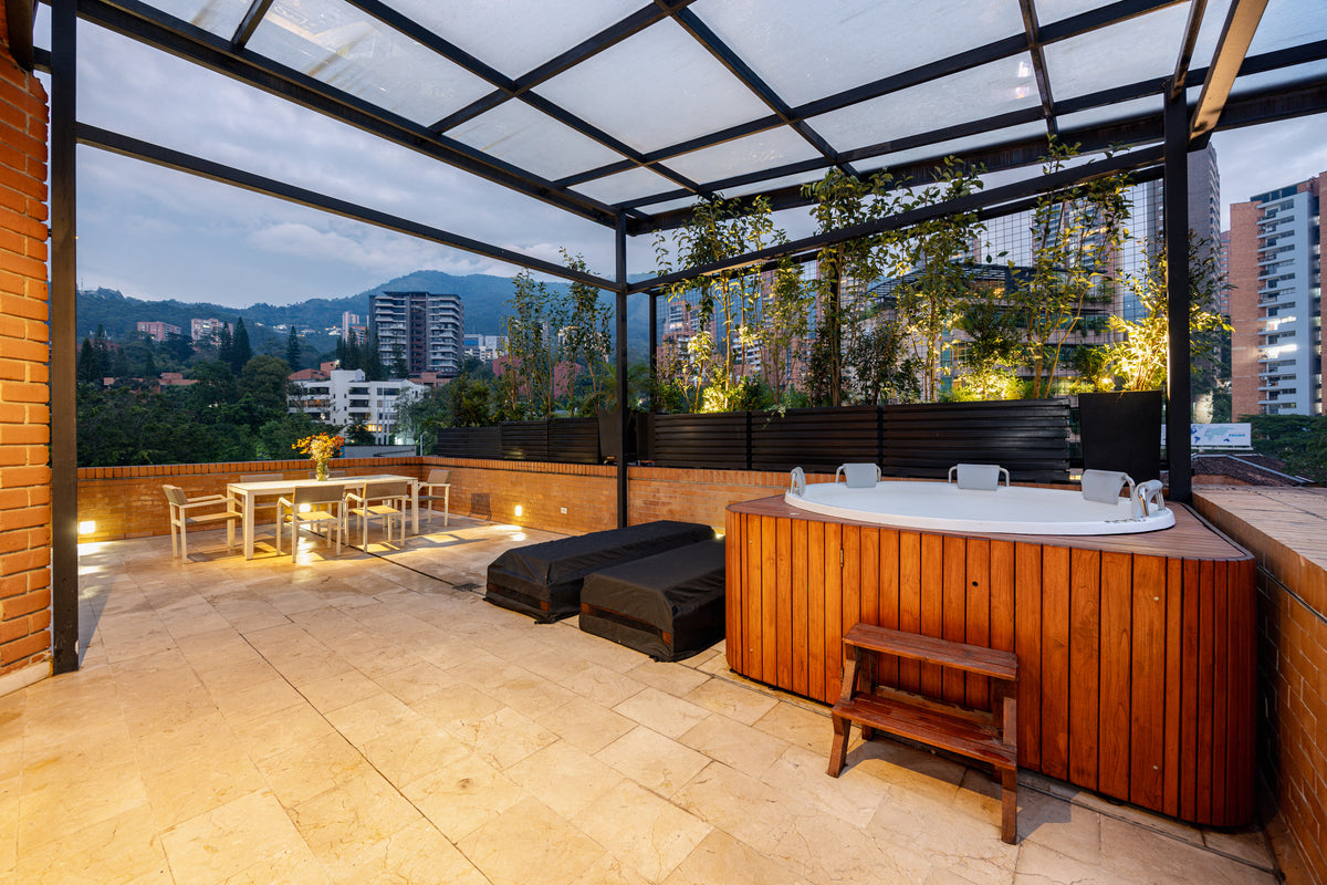 Penthouse Duplex con Rooftop, Jacuzzi & Turco Sector Provenza 3 BR