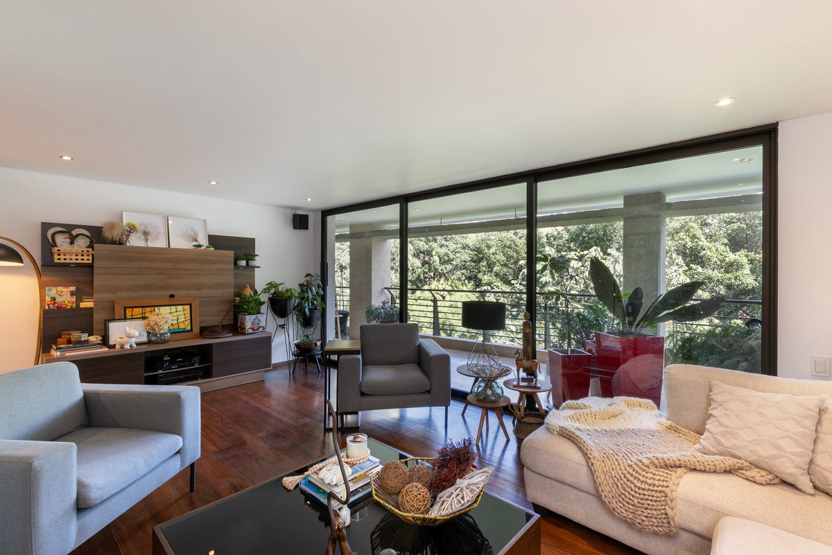 Apartamento remodelado de 226 m² con 2 balcones en Las Lomas, El Poblado