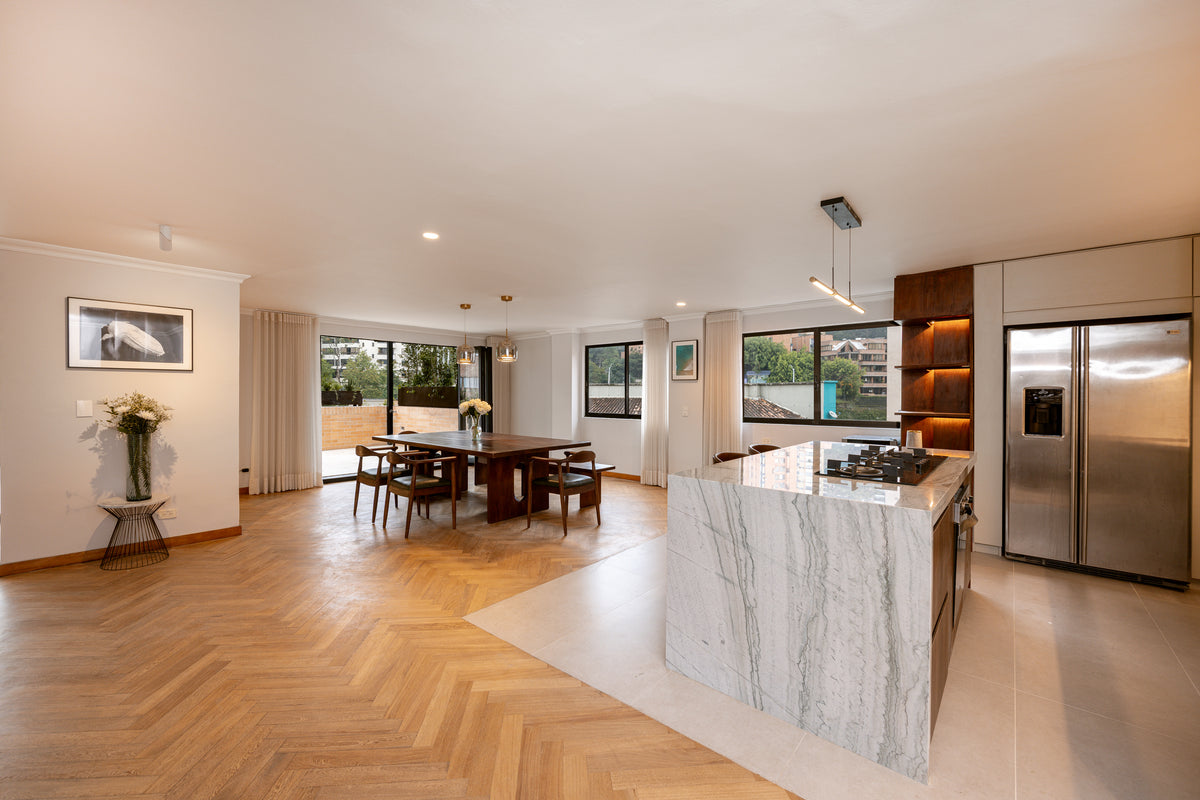 Penthouse Duplex con Rooftop, Jacuzzi & Turco Sector Provenza 3 BR