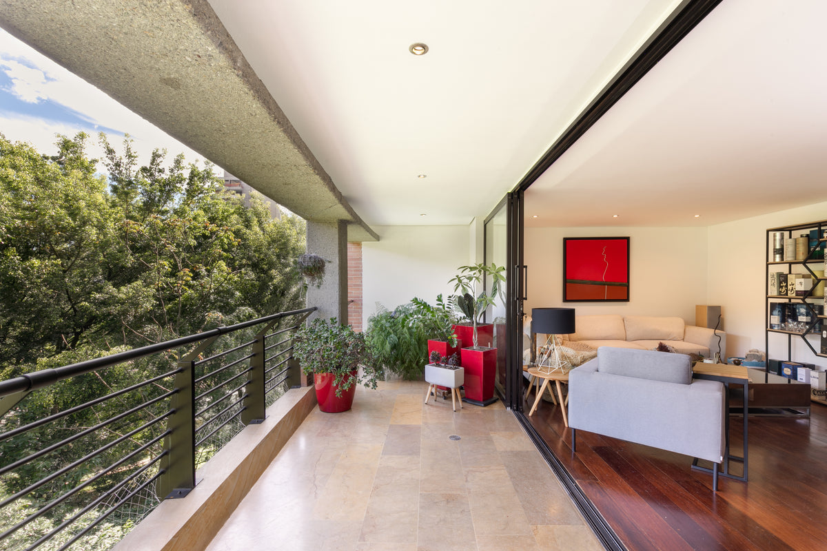 Apartamento remodelado de 226 m² con 2 balcones en Las Lomas, El Poblado