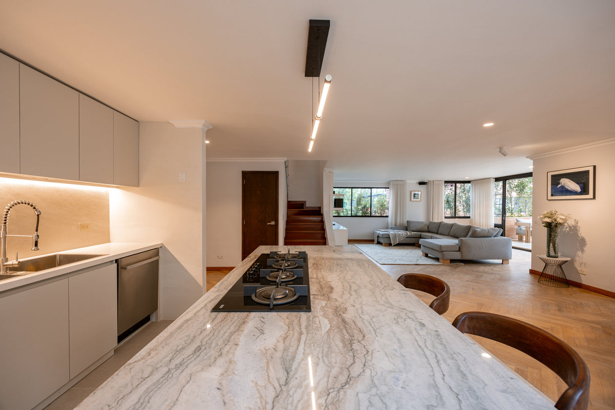 Penthouse Duplex con Rooftop, Jacuzzi & Turco Sector Provenza 3 BR