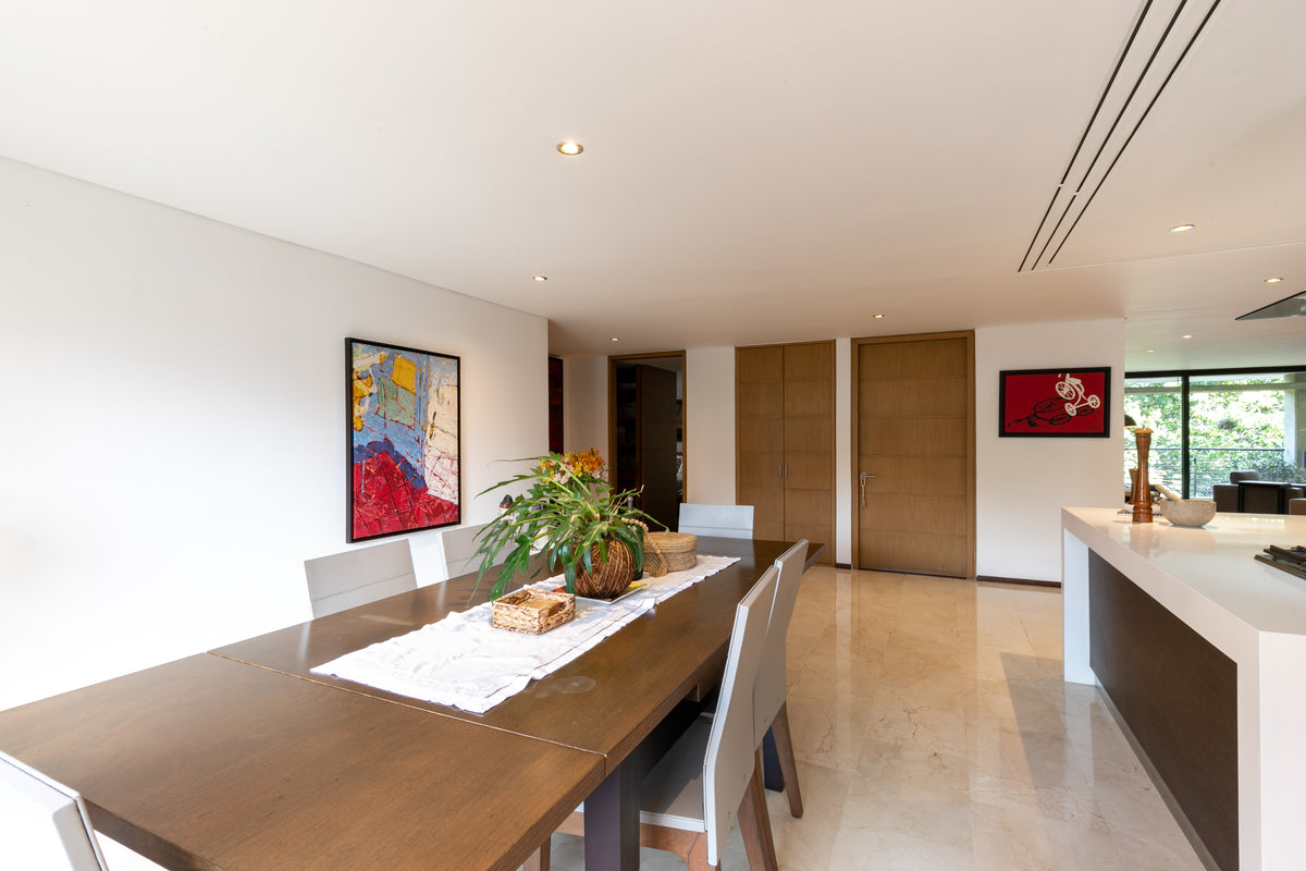 Apartamento remodelado de 226 m² con 2 balcones en Las Lomas, El Poblado