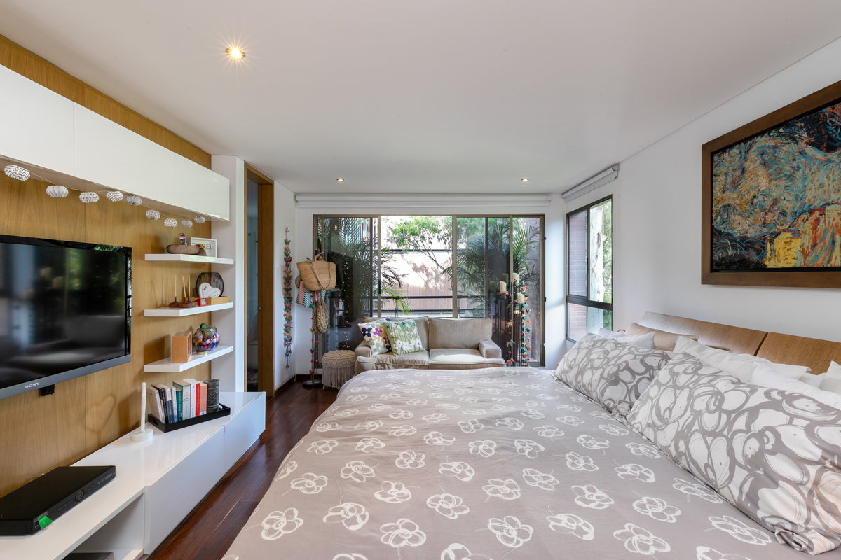 Apartamento remodelado de 226 m² con 2 balcones en Las Lomas, El Poblado