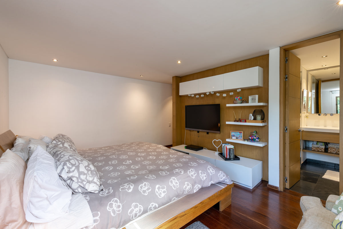 Apartamento remodelado de 226 m² con 2 balcones en Las Lomas, El Poblado