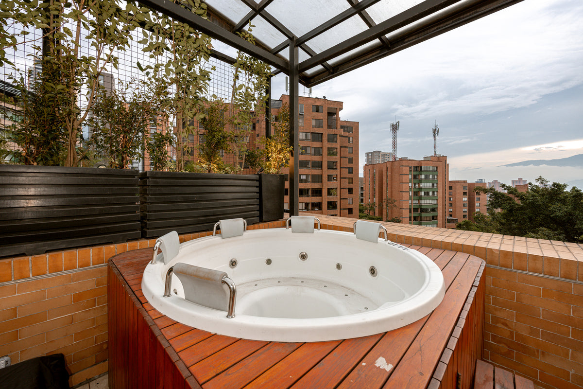 Penthouse Duplex con Rooftop, Jacuzzi & Turco Sector Provenza 3 BR
