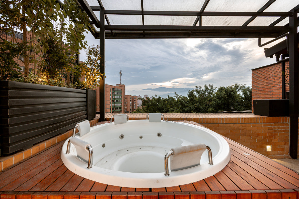 Penthouse Duplex con Rooftop, Jacuzzi & Turco Sector Provenza 3 BR