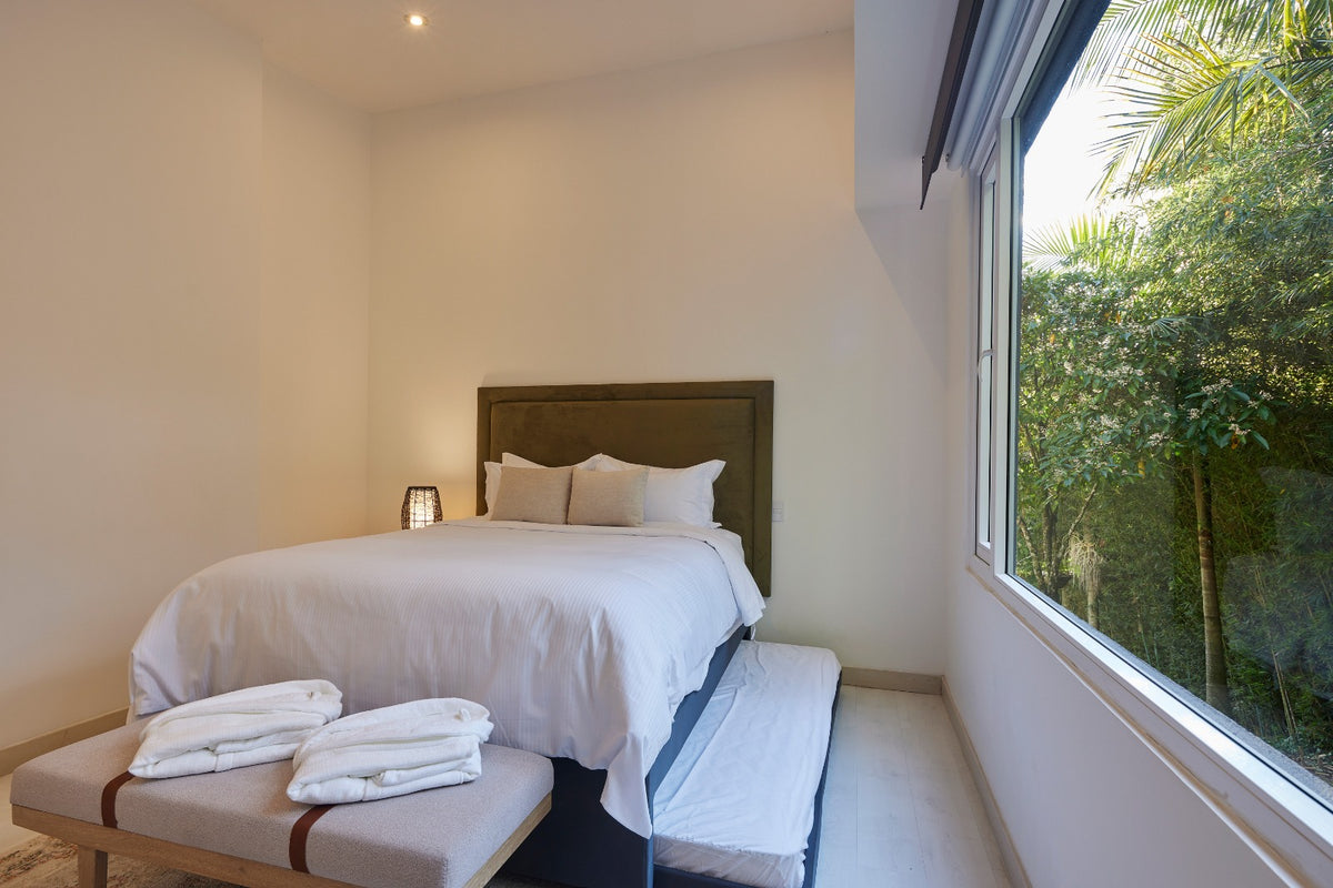 Loma del Escobero 3 BR Country House with Jacuzzi