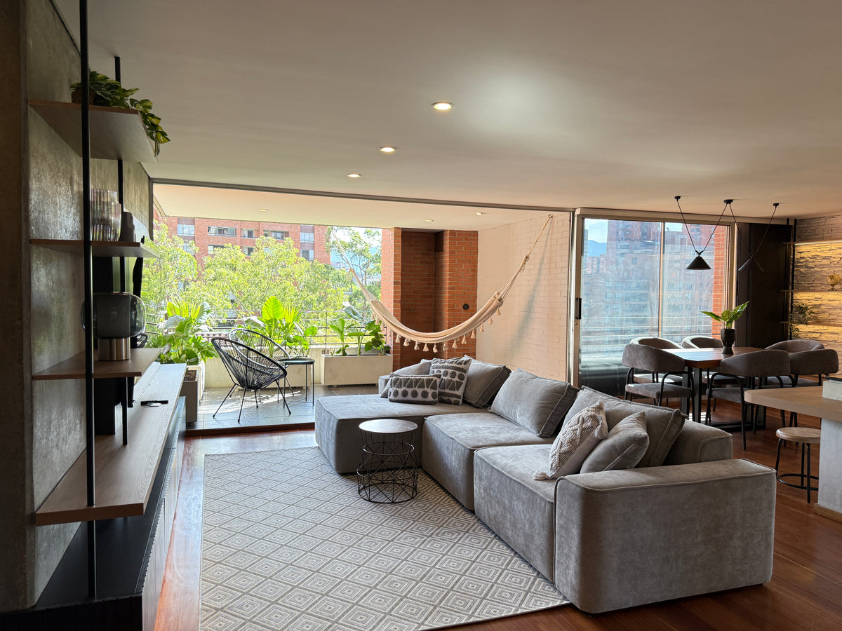 Apartamento en Provenza parte tranquila con aire acondicionado y diseño 3 BR