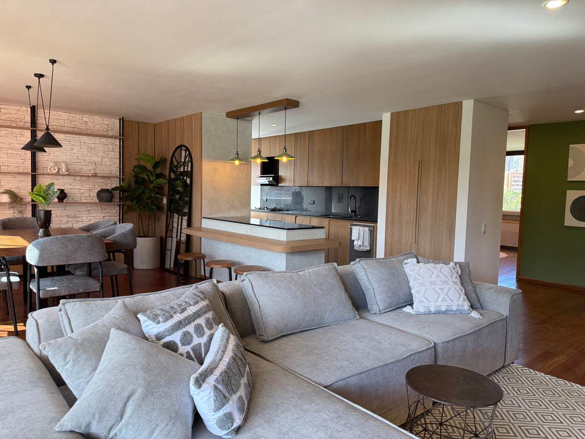 Apartamento en Provenza parte tranquila con aire acondicionado y diseño 3 BR