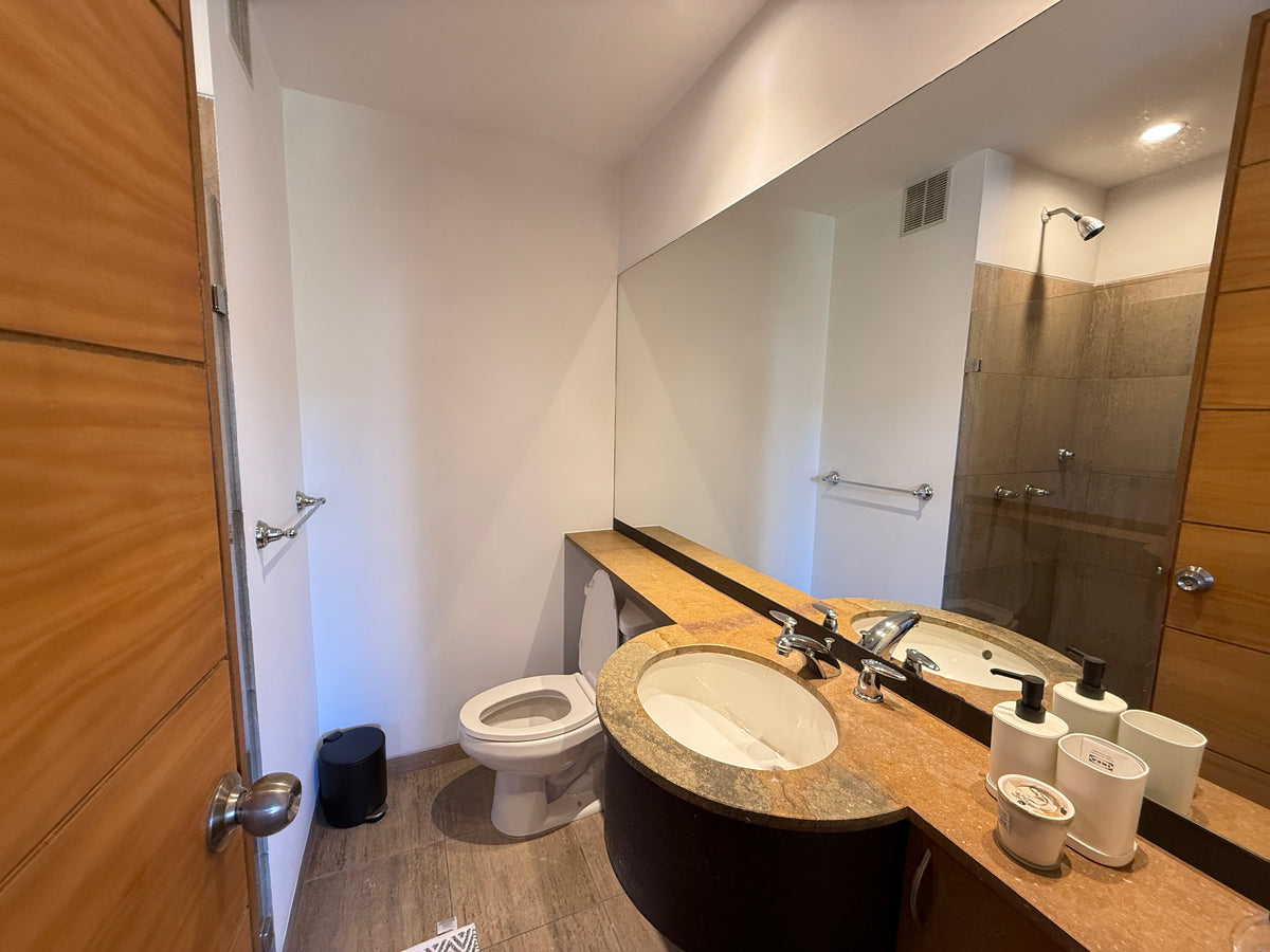 Apartamento en Provenza parte tranquila con aire acondicionado y diseño 3 BR