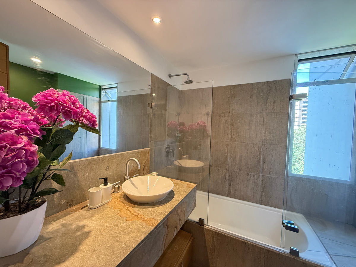 Apartamento en Provenza parte tranquila con aire acondicionado y diseño 3 BR