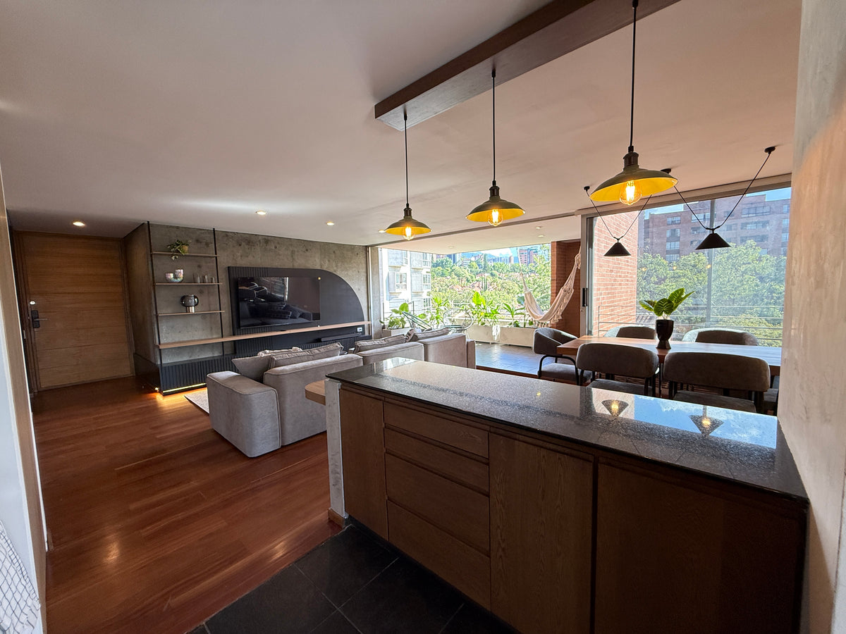 Apartamento en Provenza parte tranquila con aire acondicionado y diseño 3 BR
