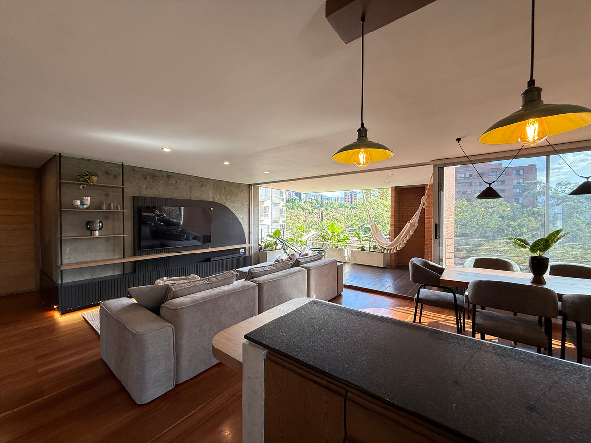 Apartamento en Provenza parte tranquila con aire acondicionado y diseño 3 BR