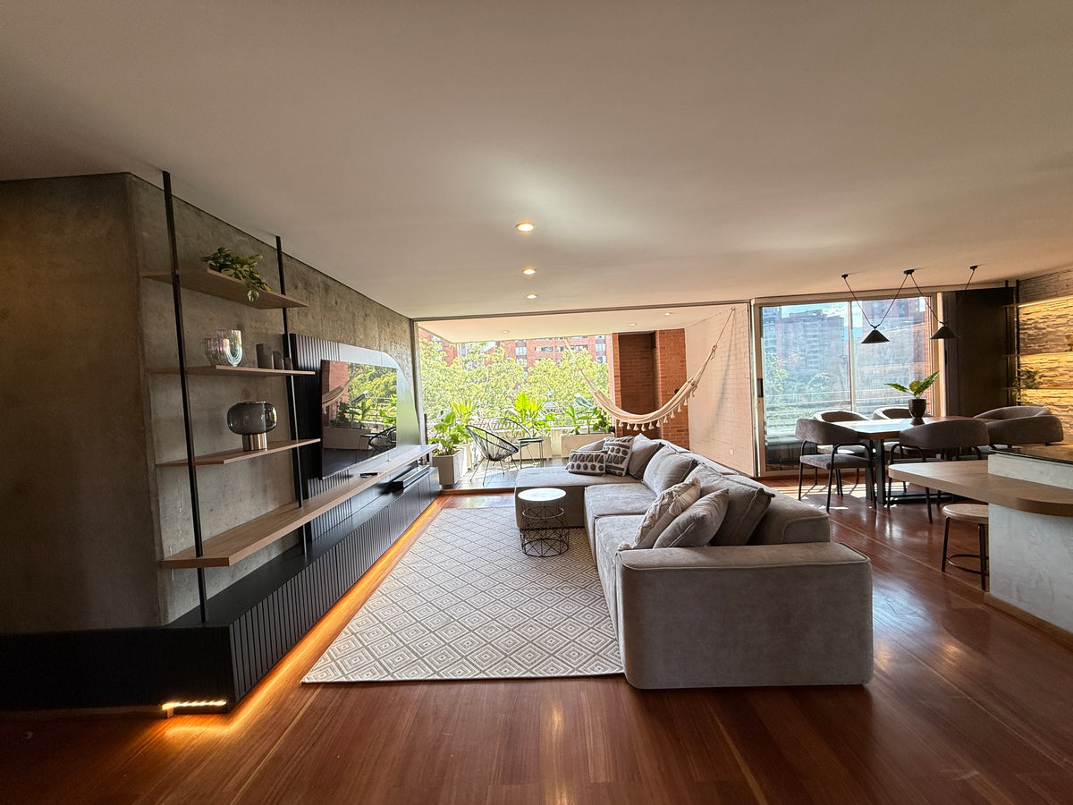 Apartamento en Provenza parte tranquila con aire acondicionado y diseño 3 BR