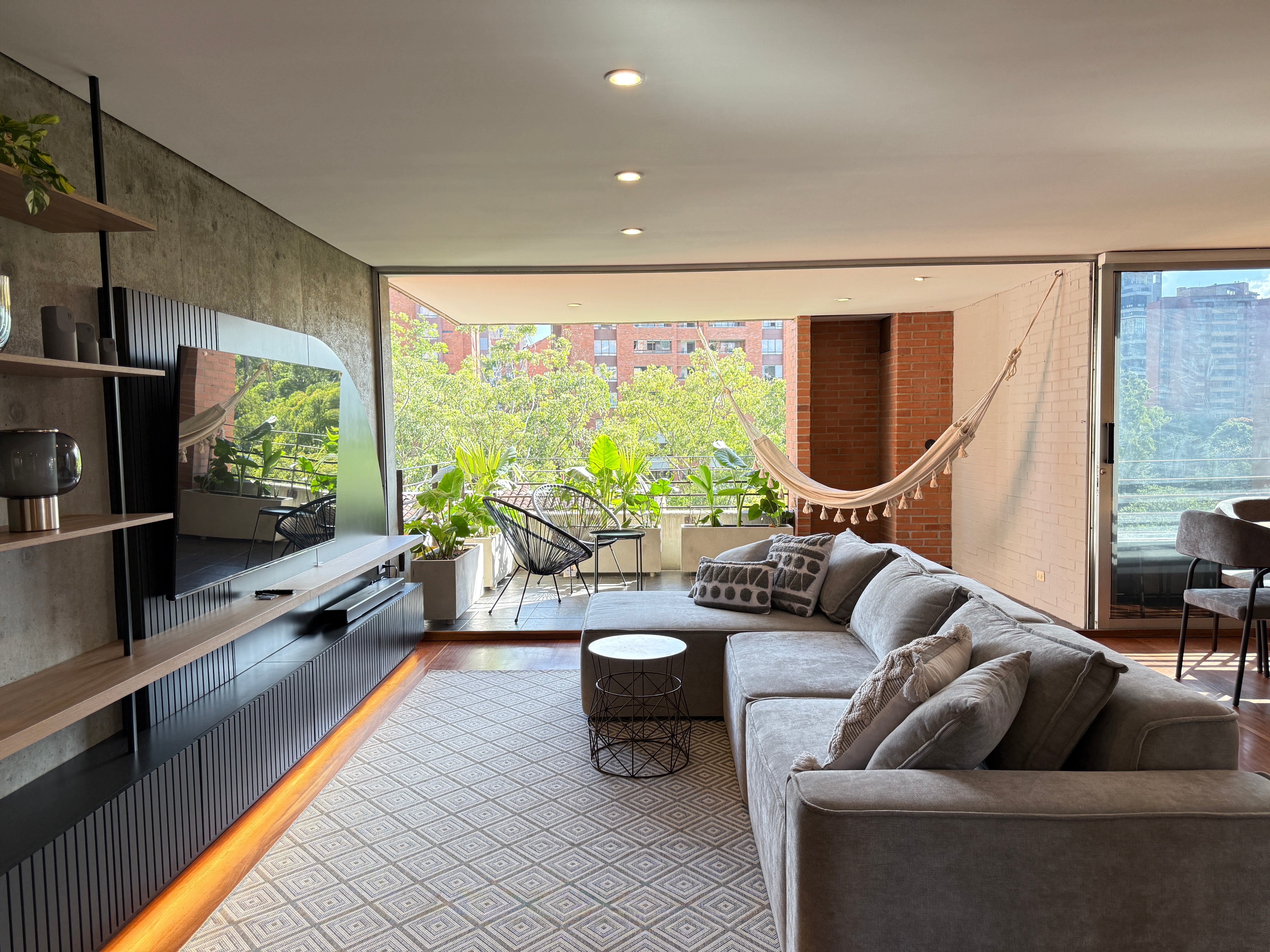 Apartamento en Provenza parte tranquila con aire acondicionado y diseño 3 BR