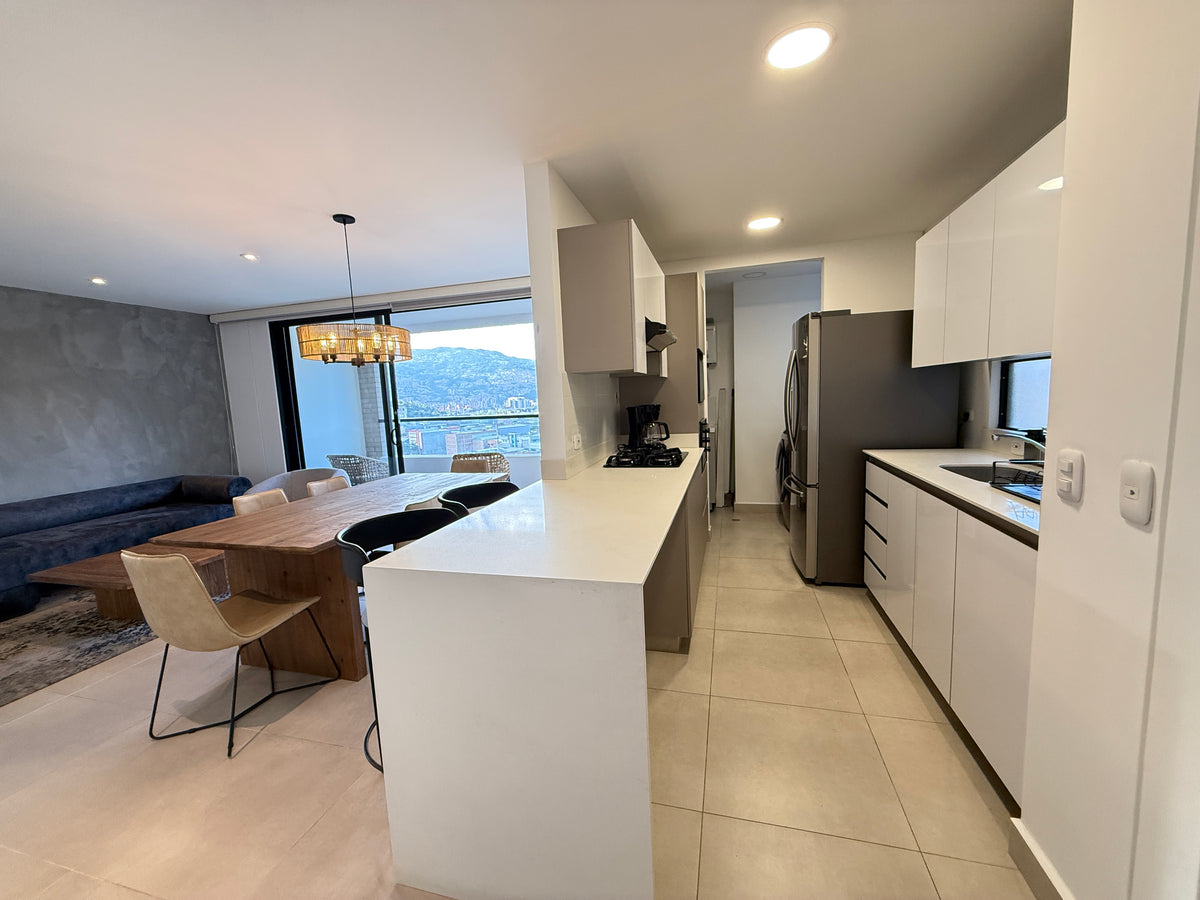 Apartamento en El Poblado Castropol con 3 BR todas las amenidades