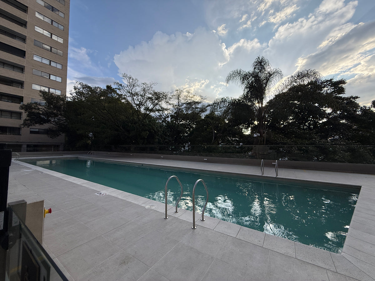 Apartamento en El Poblado Castropol con 3 BR todas las amenidades