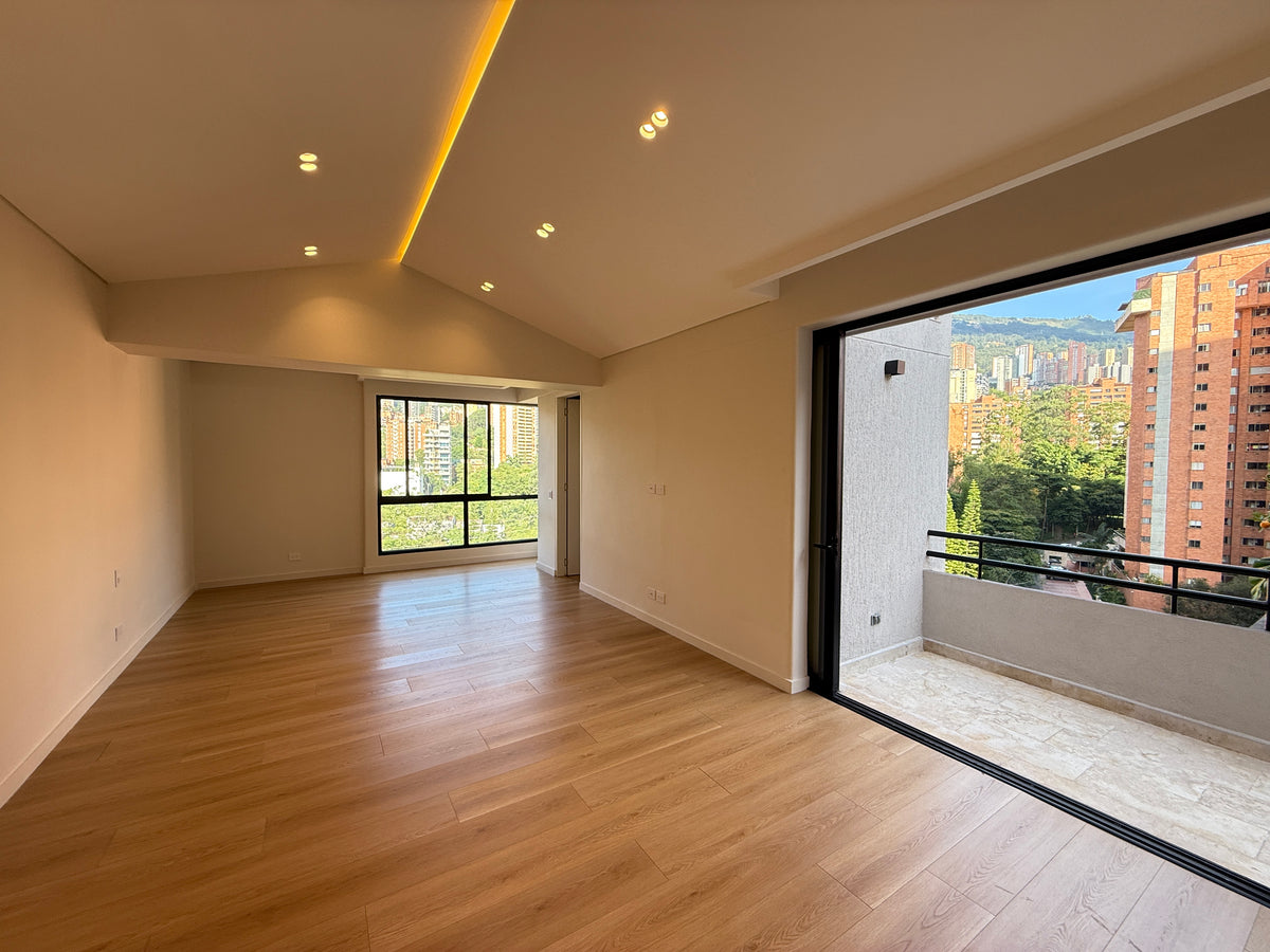 Penthouse Dúplex remodelado en Sector Tranquilo de Provenza con vista panorámica y jacuzzi 3 BR