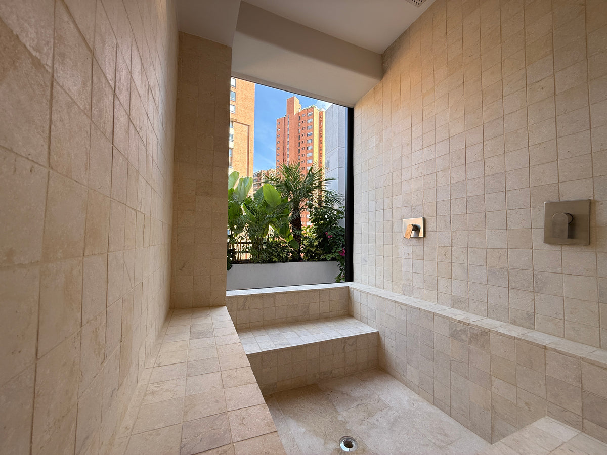 Penthouse Dúplex remodelado en Sector Tranquilo de Provenza con vista panorámica y jacuzzi 3 BR