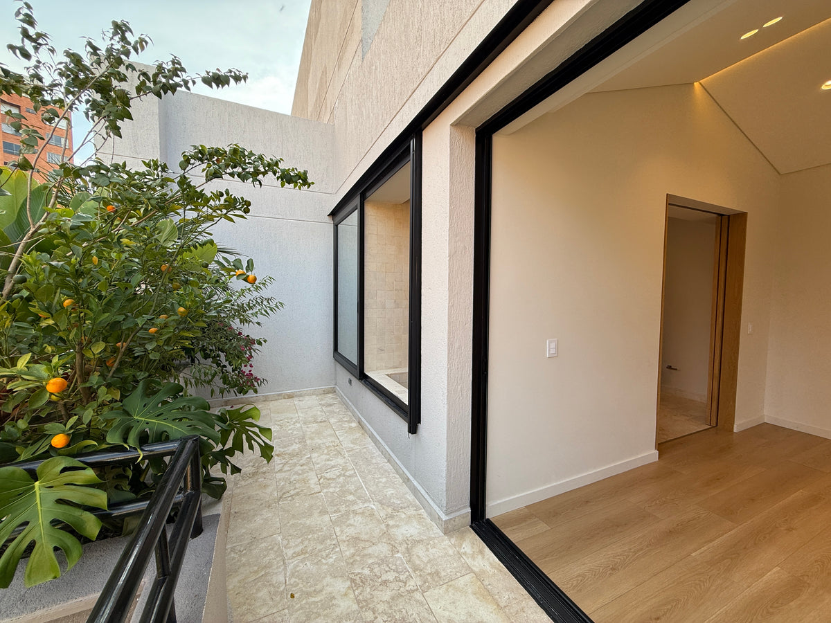 Penthouse Dúplex remodelado en Sector Tranquilo de Provenza con vista panorámica y jacuzzi 3 BR