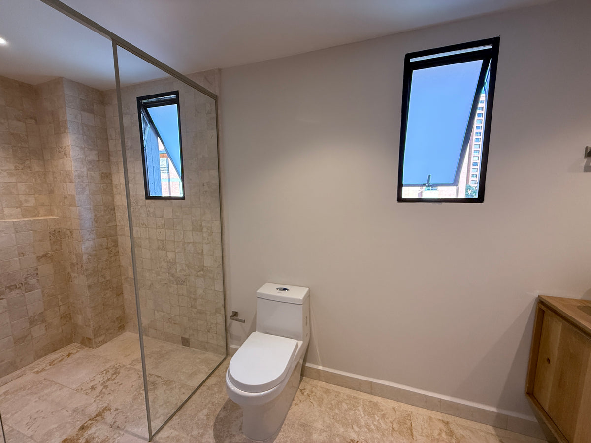 Penthouse Dúplex remodelado en Sector Tranquilo de Provenza con vista panorámica y jacuzzi 3 BR