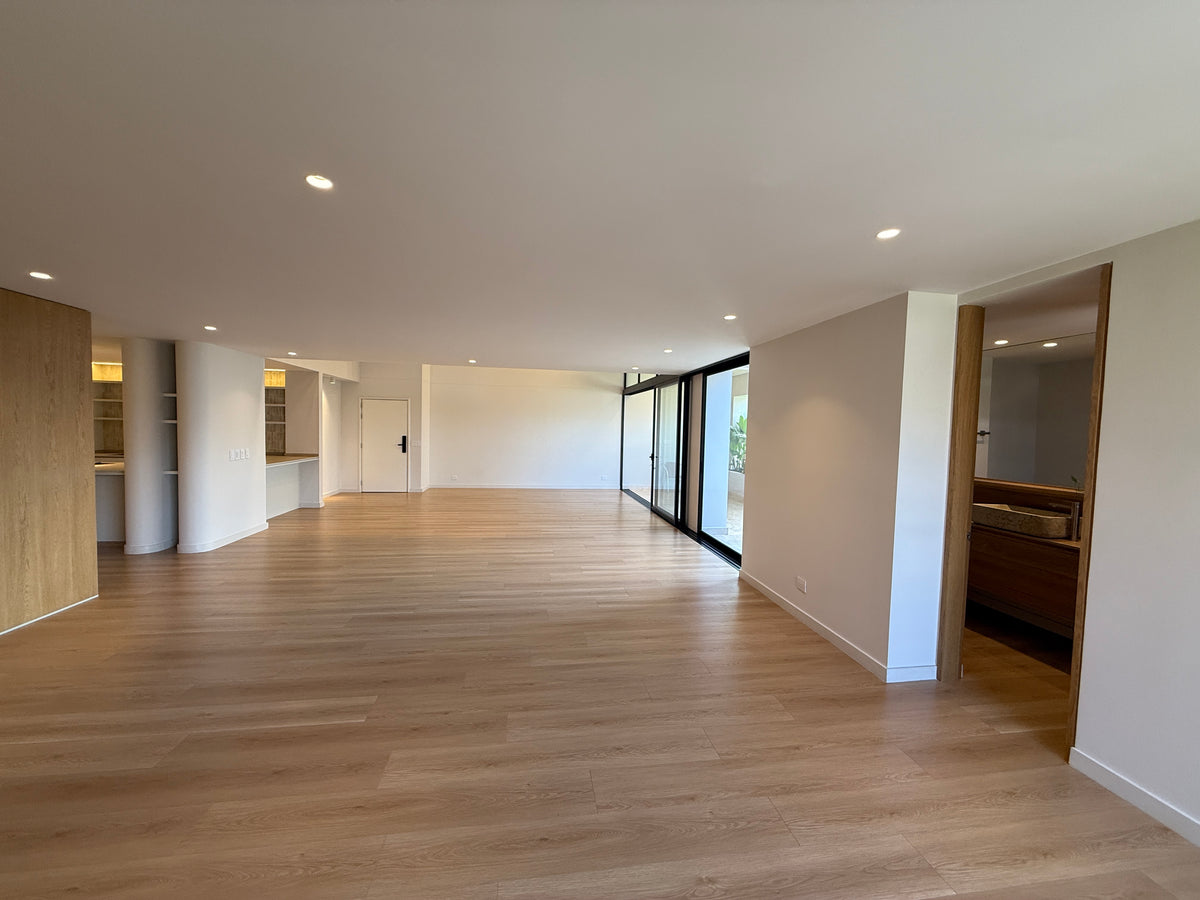 Penthouse Dúplex remodelado en Sector Tranquilo de Provenza con vista panorámica y jacuzzi 3 BR