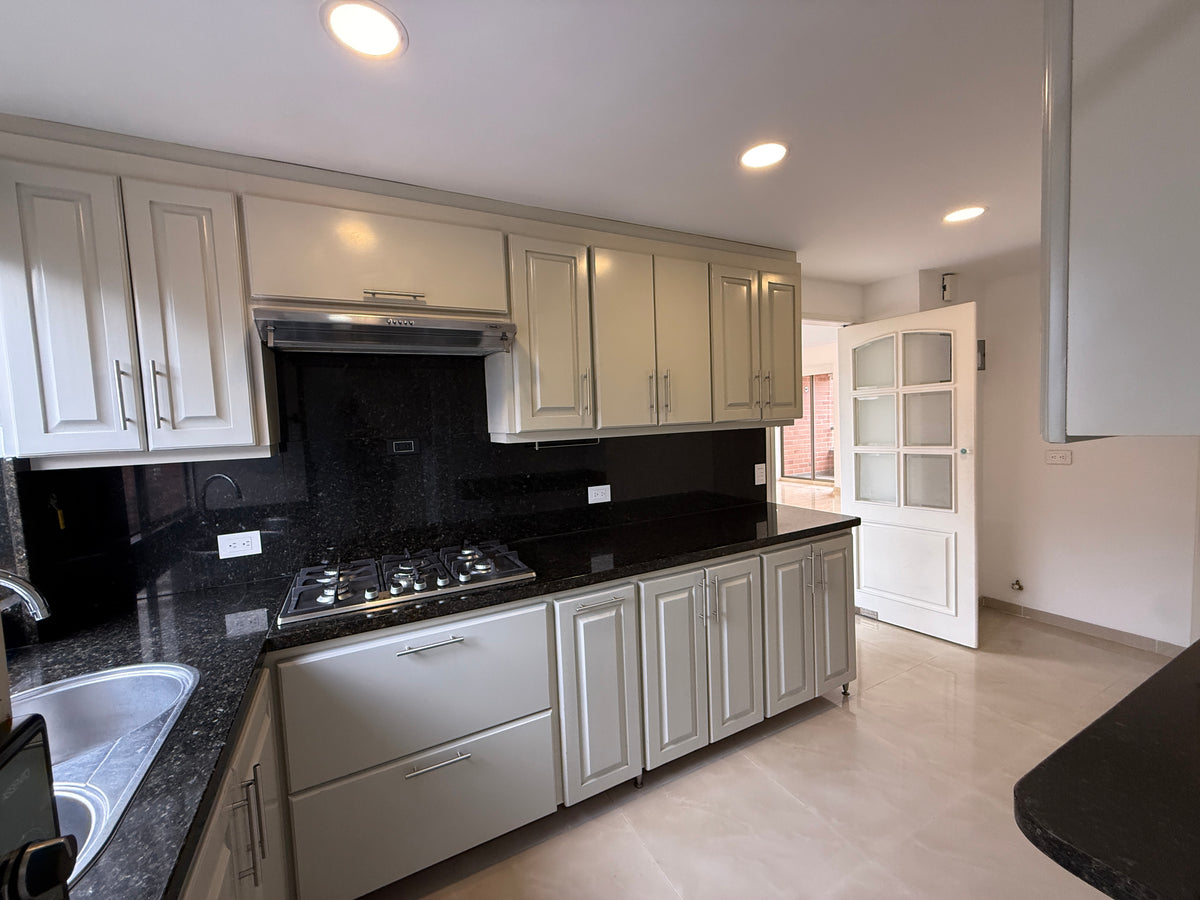 Apartamento sector Campestre, El Poblado con amplios espacios