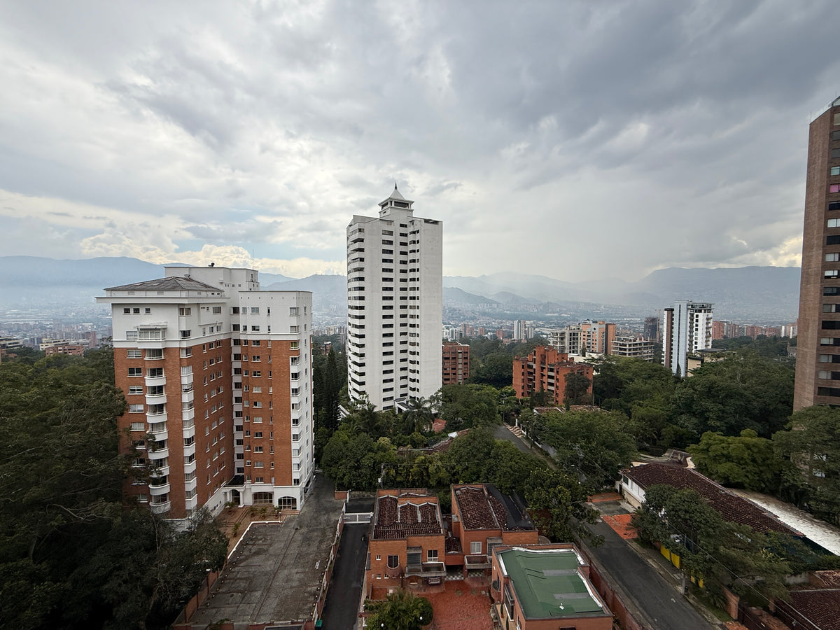 Apartamento sector Campestre, El Poblado con amplios espacios