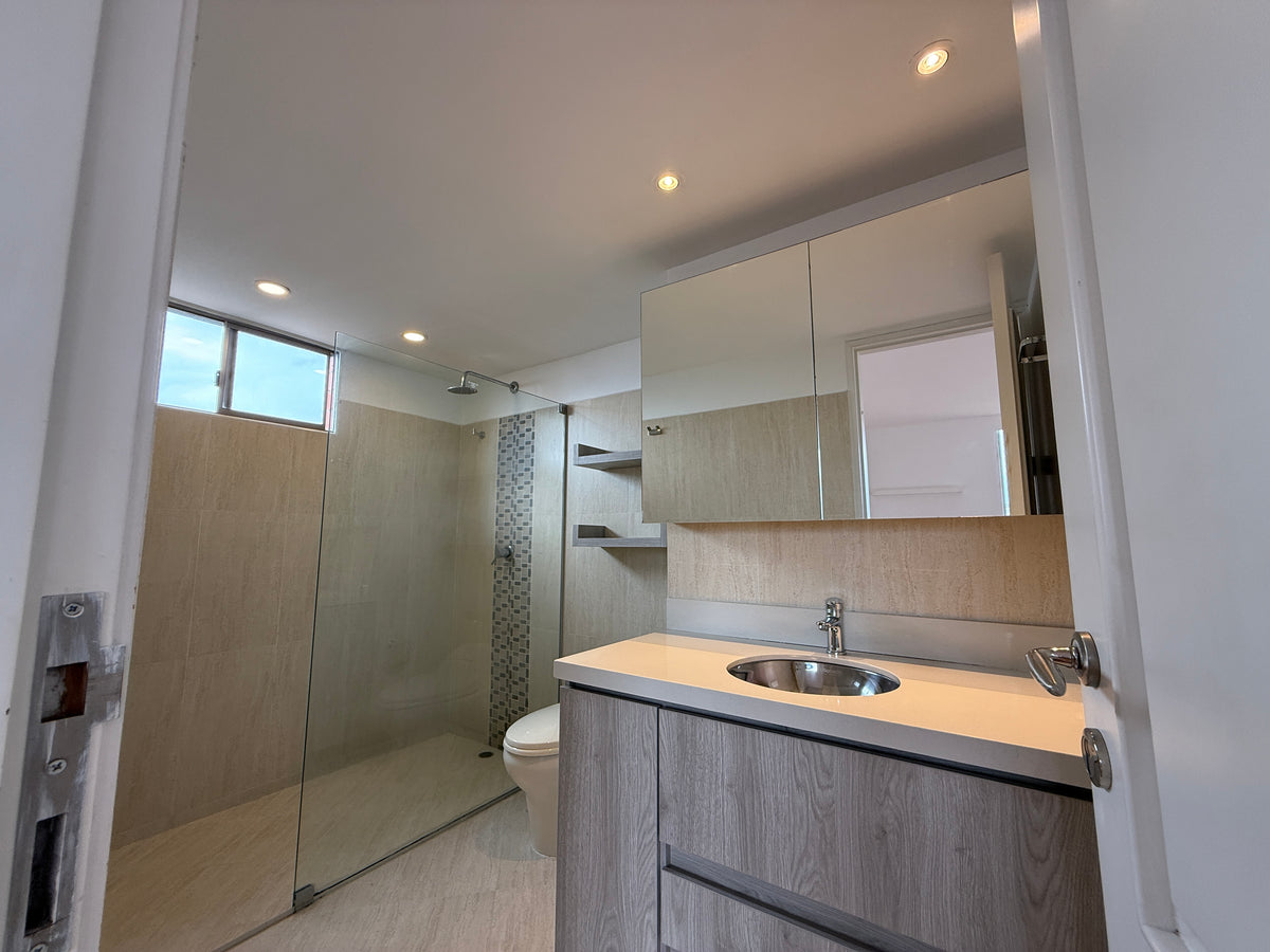 Apartamento sector Campestre, El Poblado con amplios espacios