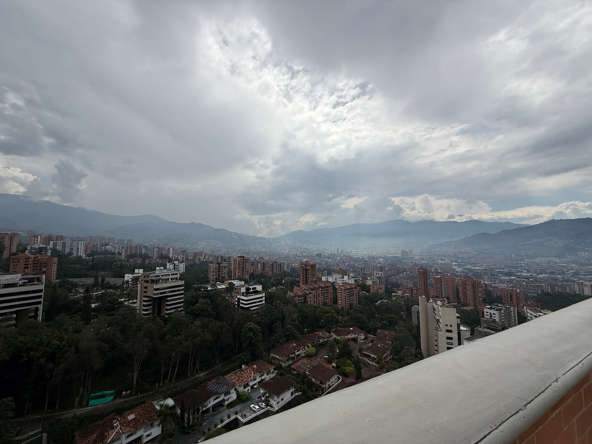 Apartamento sector Campestre, El Poblado con amplios espacios