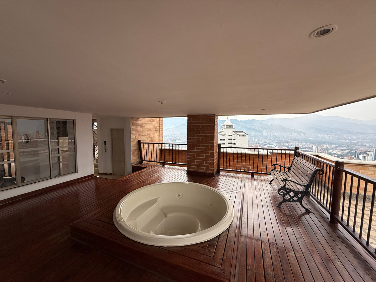 Apartamento sector Campestre, El Poblado con amplios espacios