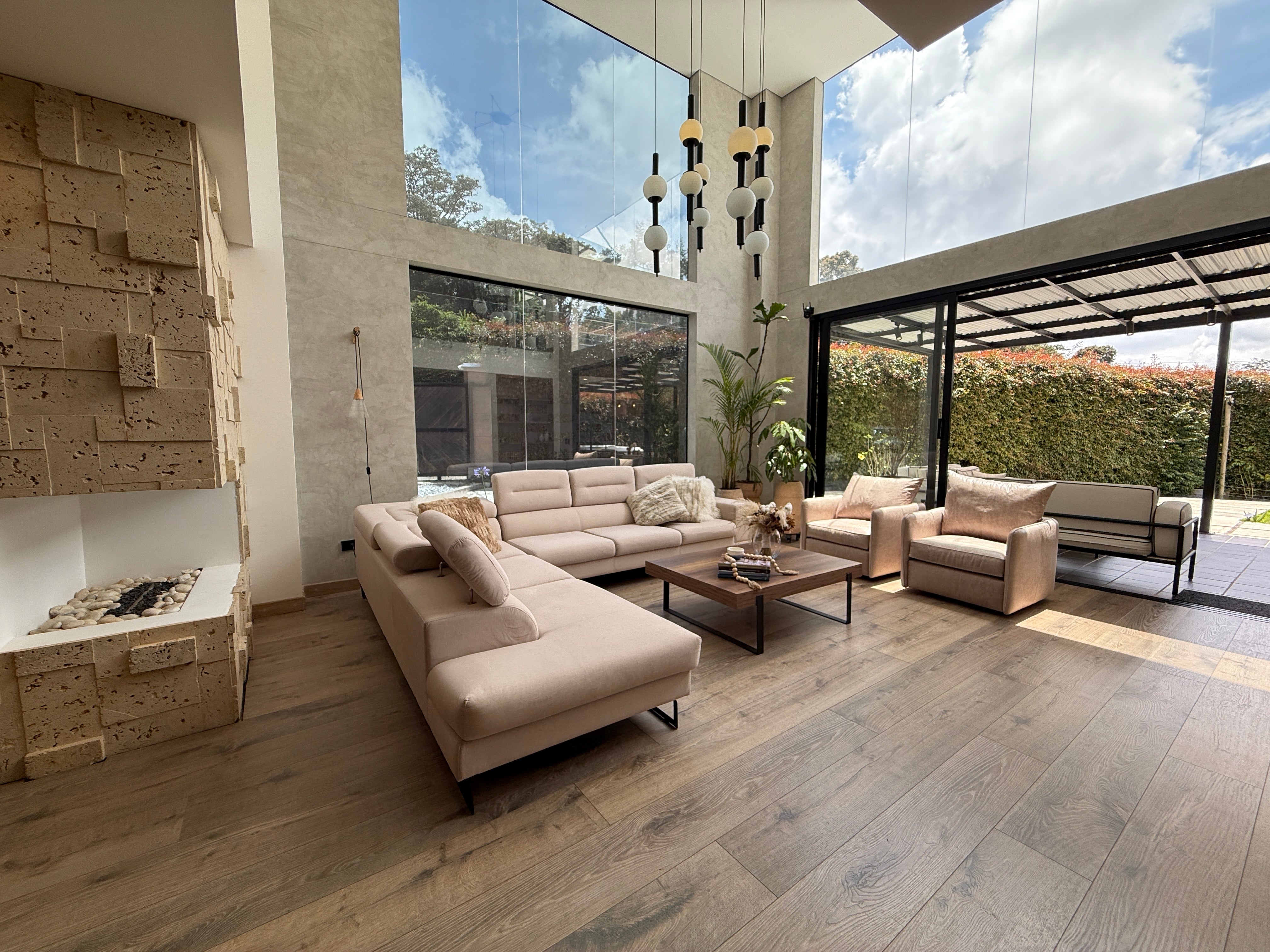 Casa independiente en Alto de las Palmas con jacuzzi, BBQ y diseño moderno